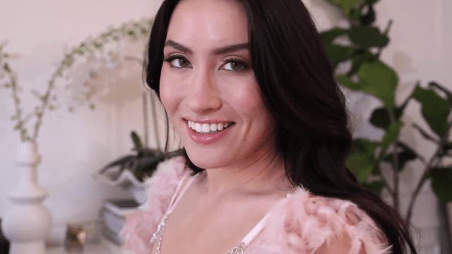 Cô nàng người mẫu đồ lót hàng cực phẩm - rxeoxhkc.sbs