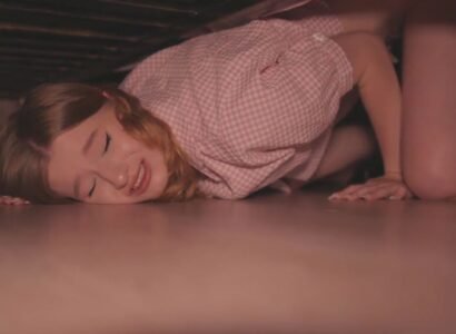 Chịch nát lồn chị kế đang mắc kệt dưới gầm giường - rxeoxhkc.sbs